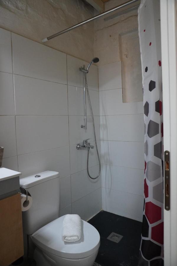 Il-Mezzanine Private Traditional And Walking Distance To Bus Terminus Villa Cospicua ภายนอก รูปภาพ