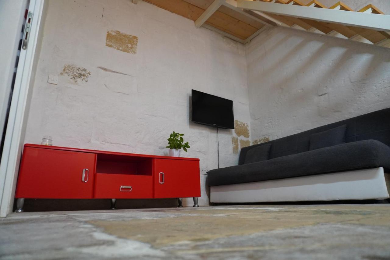 Il-Mezzanine Private Traditional And Walking Distance To Bus Terminus Villa Cospicua ภายนอก รูปภาพ