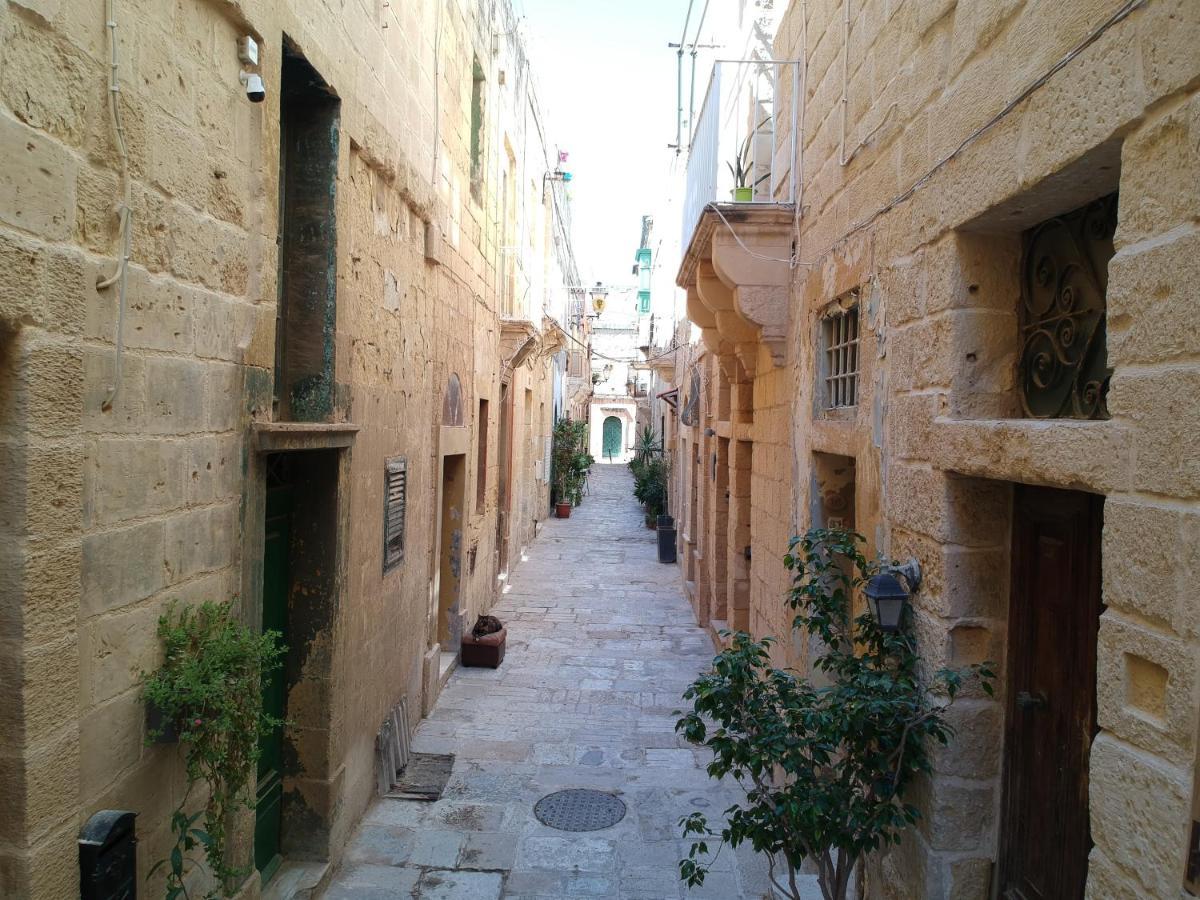 Il-Mezzanine Private Traditional And Walking Distance To Bus Terminus Villa Cospicua ภายนอก รูปภาพ